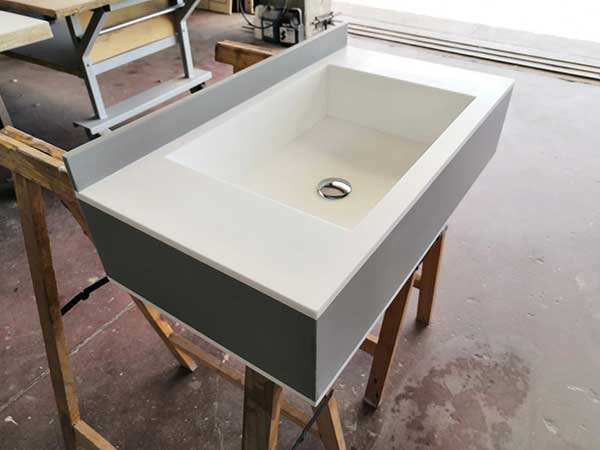 Esempio di un lavandino Solid Surface Eliservice